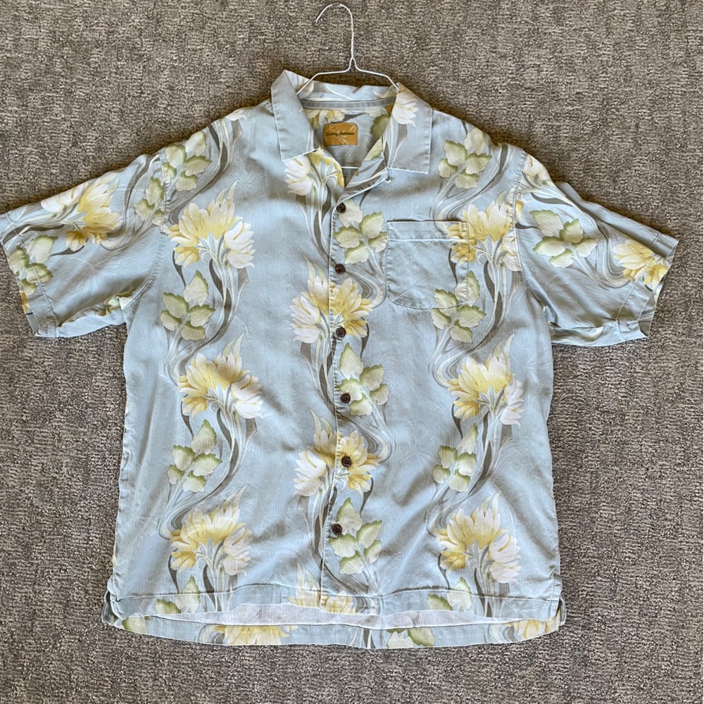 Tommy Bahama Light Blue Floral Casual Button Down Shirt